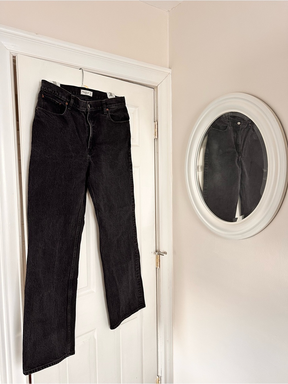 Abercrombie & Fitch The 90s Relaxed  High-Rise Jeans